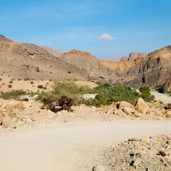 In oman  the old mountain gorge and canyon the deep cloudy  sky — Stock Photo, Image