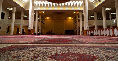 İran'da eski antika cami içinde 