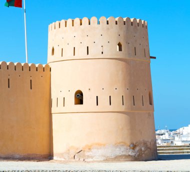 Umman Muscat eski savunma fort battlesment gökyüzü bir