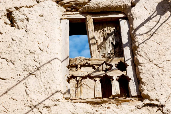 Dans oman la vieille fenêtre ornée — Photo