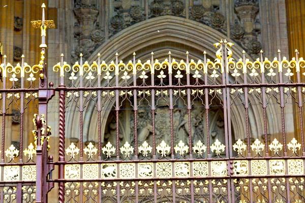 In Londen de oude metalen poort — Stockfoto