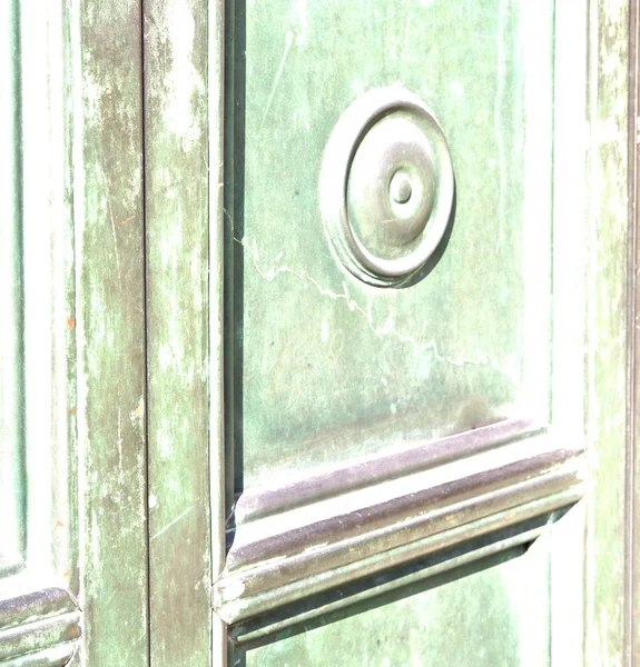Busto deur curch gesloten hout Italië Lombardije — Stockfoto