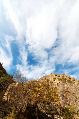 Umman dağda eski terk edilmiş köy evi ve cl kemer