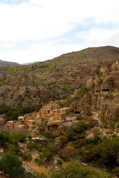 En oman montaña la vieja casa abandonada del arco del pueblo y cl —  Fotos de Stock