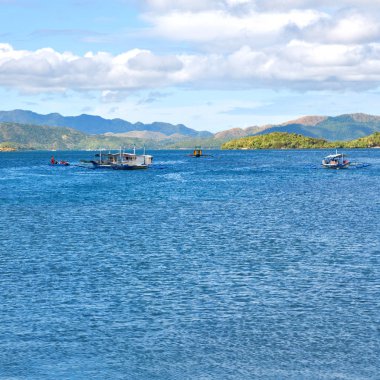   Tekne ve Pasifik Okyanusu görünümünden   