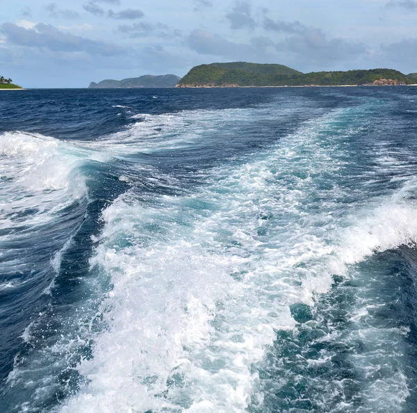 Utsikt från båten och Stilla havet — Stockfoto