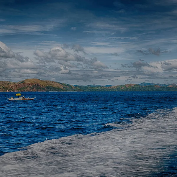 Una vista desde el barco y el océano Pacífico — Foto de Stock