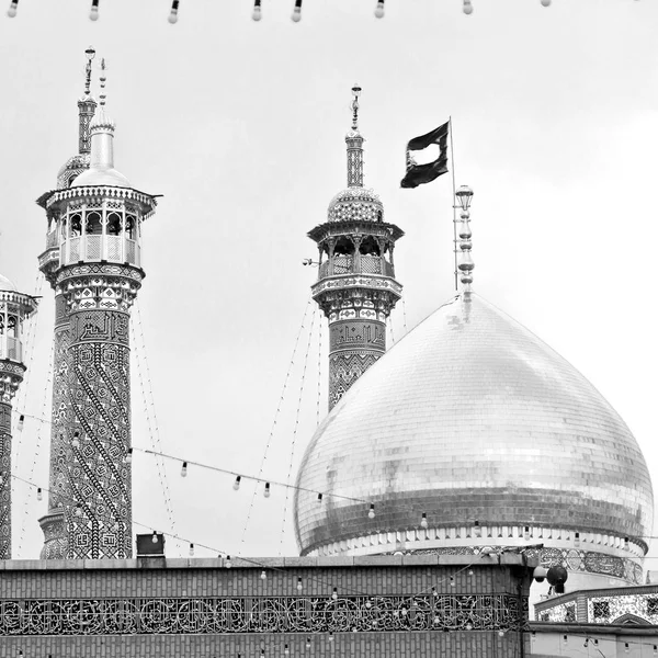 Em iran e antigo antigo minarete mesquita — Fotografia de Stock