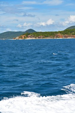   Tekne ve Pasifik Okyanusu görünümünden   