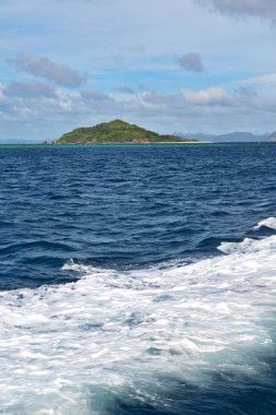   Tekne ve Pasifik Okyanusu görünümünden   