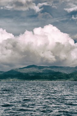 bir tekne güzellikler kıyı şeridi deniz ve rock 