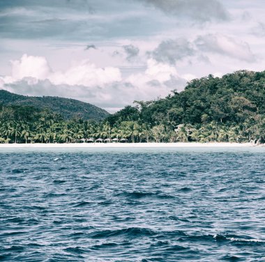 bir tekne güzellikler kıyı şeridi deniz ve rock 