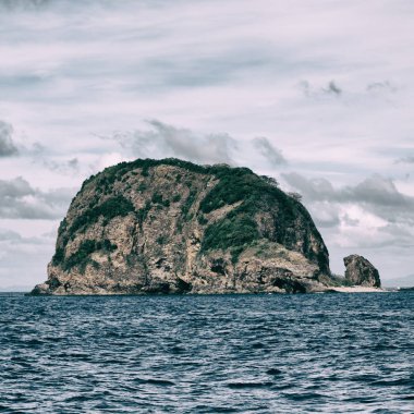 bir tekne güzellikler kıyı şeridi deniz ve rock 