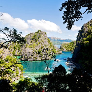  uçurumdan brautiful cennet Körfezi ve tropikal görünümünden la