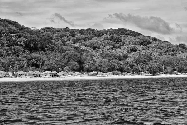 bir tekne güzellikler kıyı şeridi deniz ve rock 