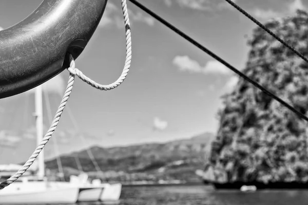 En boj i båten nätt Stilla havet bokeh — Stockfoto