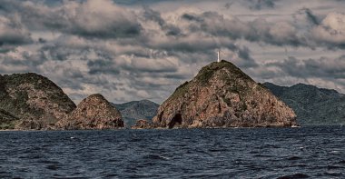 bir tekne güzellikler kıyı şeridi deniz ve rock 