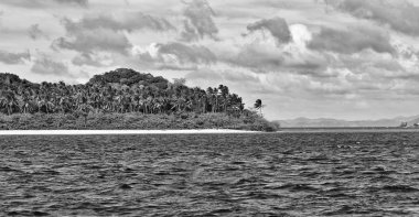 bir tekne güzellikler kıyı şeridi deniz ve rock 
