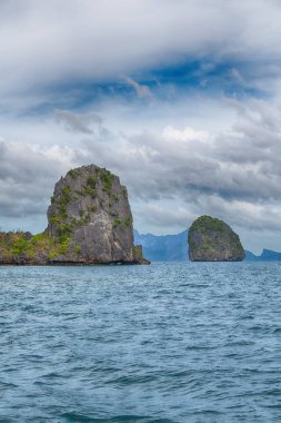 Tekne ve Pasifik Okyanusu görünümünden
