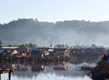 Türkiye ev gecekondu yoksul insanların kavramı yoksulluk ve yıkımı için bulanıklık