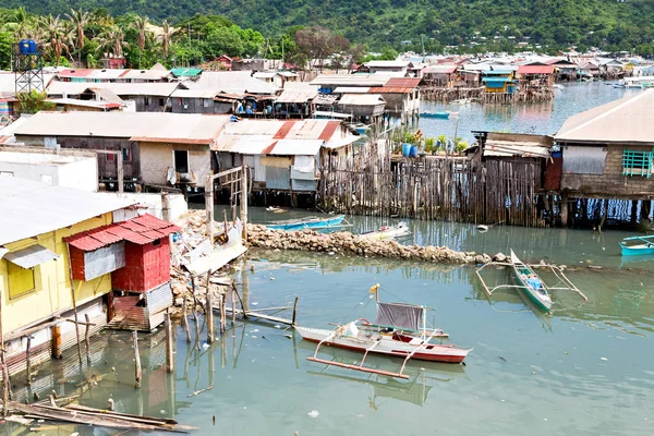 Casa en la barriada para los pobres — Foto de Stock