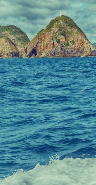   Tekne ve Pasifik Okyanusu görünümünden   