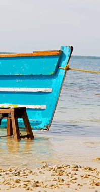  soyut gibi limanda bir teknenin eski kirli ise 