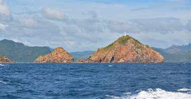   Tekne ve Pasifik Okyanusu görünümünden   