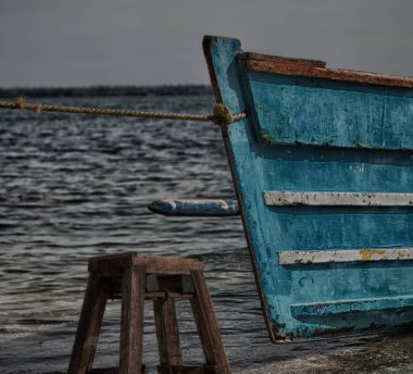 soyut gibi limanda bir teknenin eski kirli ise 