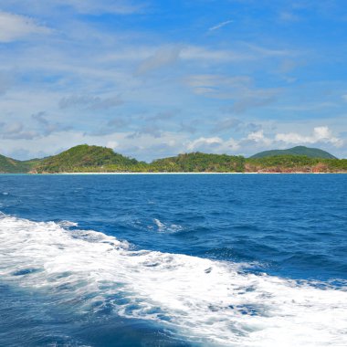   Tekne ve Pasifik Okyanusu görünümünden   