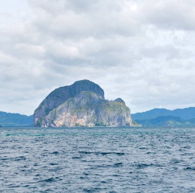  Tekne ve Pasifik Okyanusu görünümünden