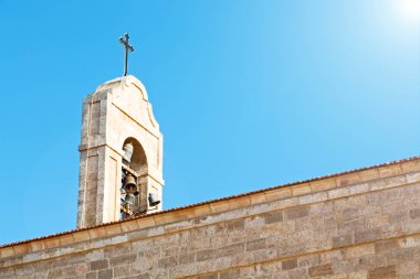   antika Kilisenin çan açık gökyüzünde