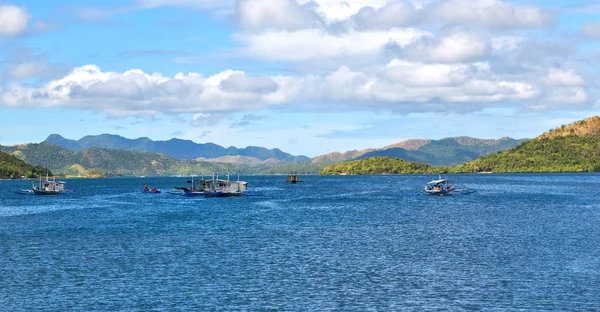 Una vista desde el barco y el océano Pacífico — Foto de Stock