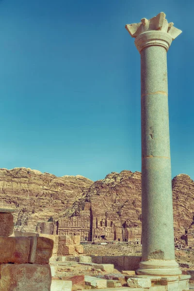 La vue des monuments depuis les ruines de l'église — Photo