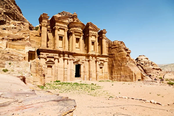 Le site antique de Pétra en jordan le monastère — Photo