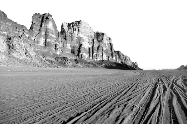 En la arena del desierto y destino de aventura de montaña — Foto de Stock