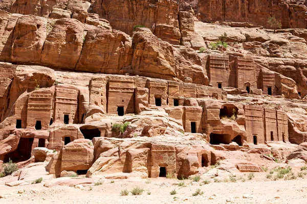 Tumba en el sitio antiguo de petra en Jordania —  Fotos de Stock