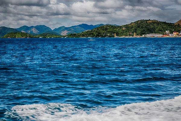 Widok z łodzi i ocean spokojny — Zdjęcie stockowe