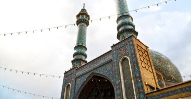 İran ve eski antika Camii minaresi