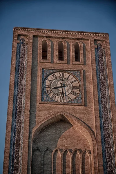 Ran Yazd Şehrin Eski Antika Saat Kulesi Gökyüzüne Yakın Tuğla — Stok fotoğraf