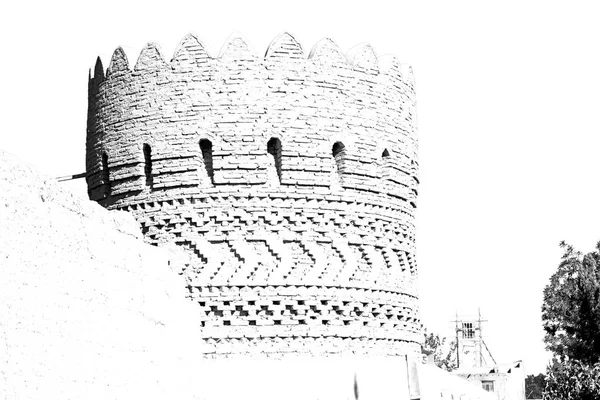 模糊在伊朗设拉子市的老城堡防御性建筑附近前卫 — 图库照片