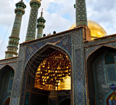 İran ve eski antika Camii minaresi