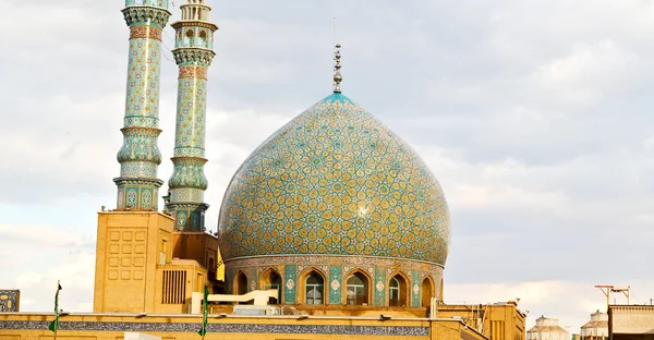 I iran och gamla antika moské minaret — Stockfoto