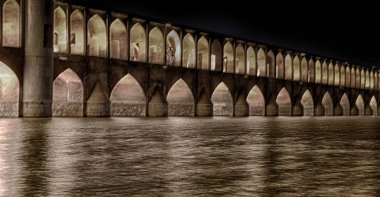 İran'da eski köprü  