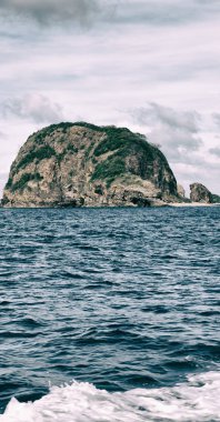   Tekne ve Pasifik Okyanusu görünümünden   