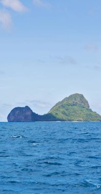  Tekne ve Pasifik Okyanusu görünümünden