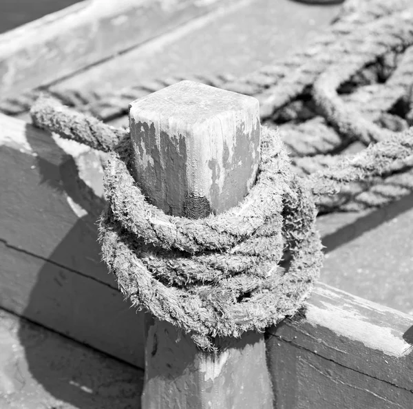 Uma corda em iate barco acessório — Fotografia de Stock