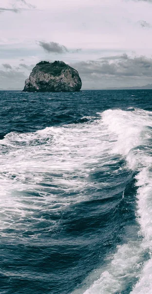 Widok z łodzi i ocean spokojny — Zdjęcie stockowe