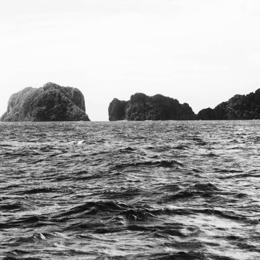  Tekne ve Pasifik Okyanusu görünümünden