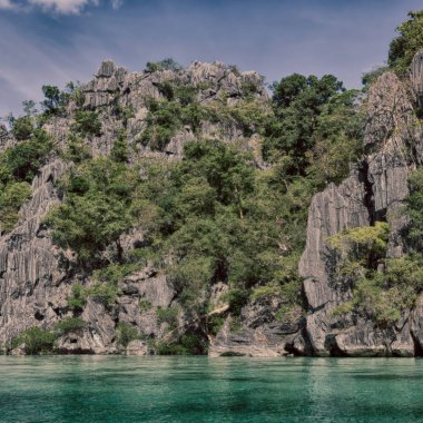 bir tekne güzellikler kıyı şeridi deniz ve rock 